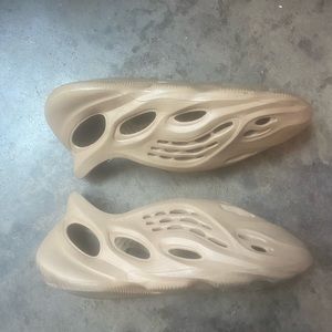 Yeezy foam runner “stone sage “